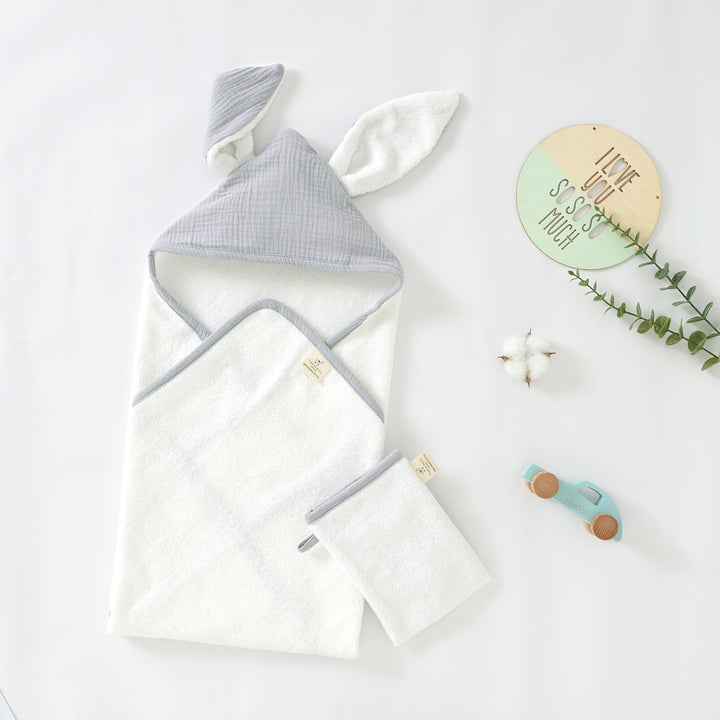 Tiny Alpaca | Organic Cotton Baby Towel With Matching Mittens | 75x75 cm