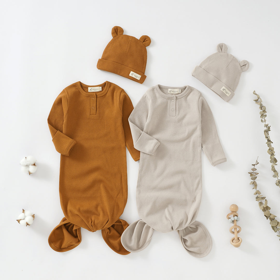 Organic Cotton Newborn Gown Set with Hat (0-6 months) Clay & Oat