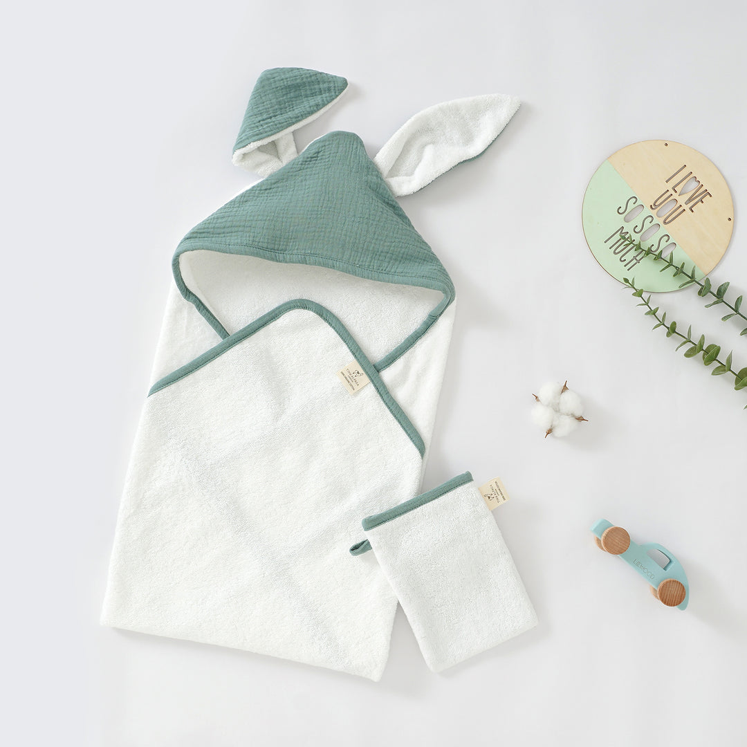 Tiny Alpaca | Organic Cotton Baby Towel With Matching Mittens | 75x75 cm